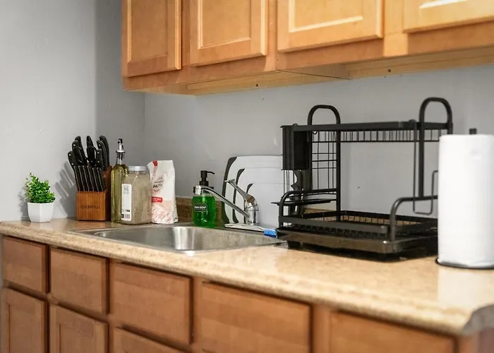 King Bed 2 Tvs Fast Wifi Pet Friendly!