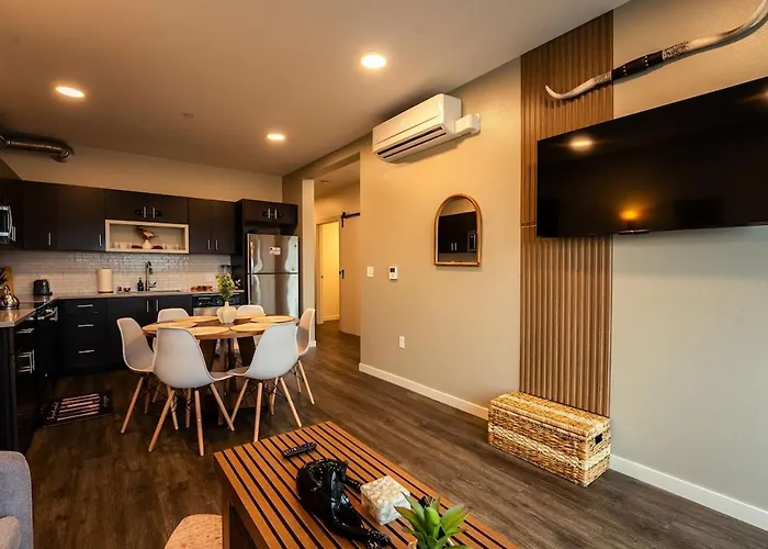 Heart Of Downtown Apt With City View, Walkable To Hotspots
