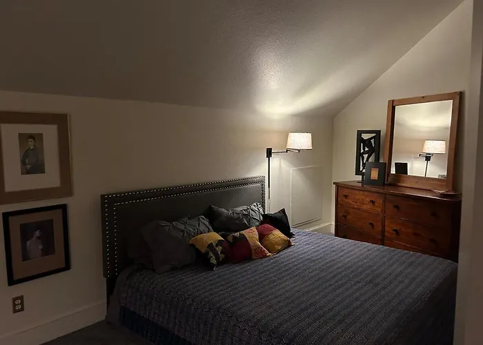 Innkeeper Suite At The Currier Inn