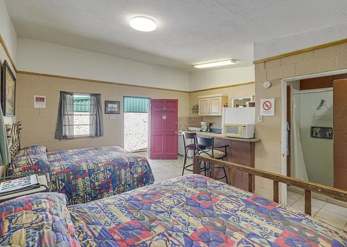 Patio & Trail Access: Lake Whitney Studio!