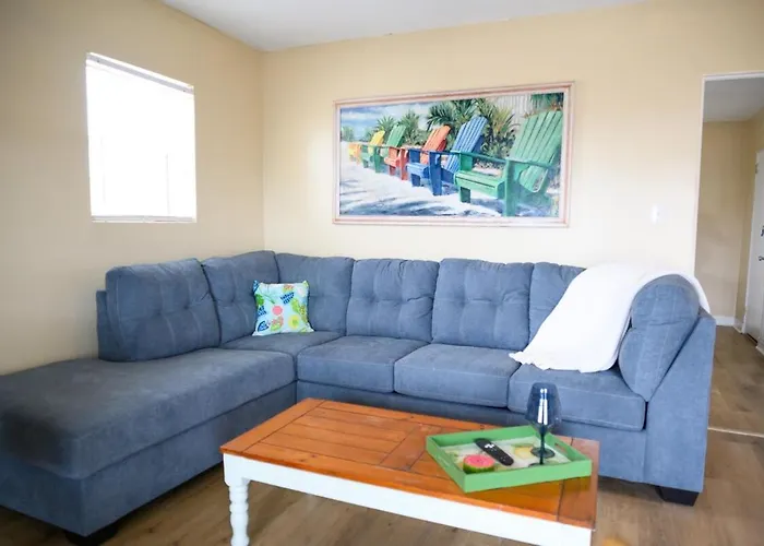 Renovated Retreat King Bed & Beachside Comfort