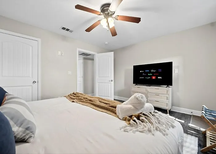 Walk To At&T Stadium - Modern 2Br With Backyard