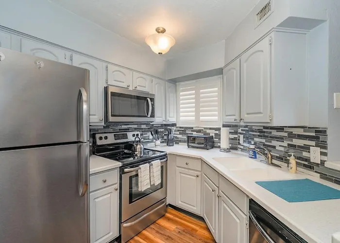 Serene Zen King Bed Condo - Half Mile From Beach