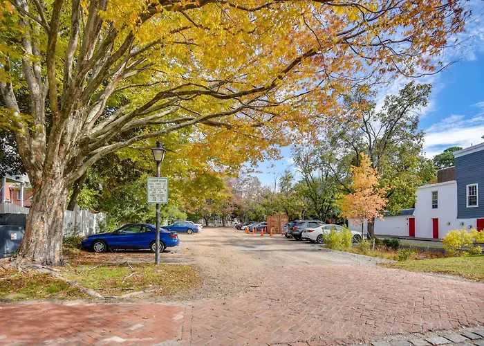 Steps To Elizabeth River & Dtwn! Portsmouth Condo