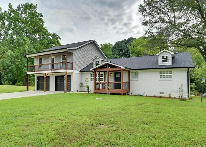 12 Mi To Downtown Winston-Salem: Apt W/ Balcony!