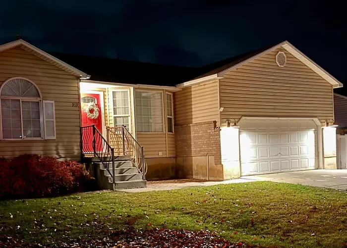 Cozy And Well Located 2-Bedroom Basement