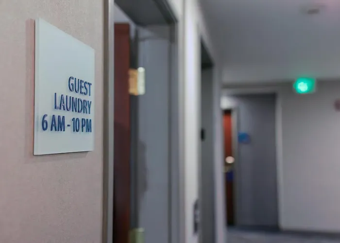 Holiday Inn Express Hotel & Suites Manchester - Airport By Ihg