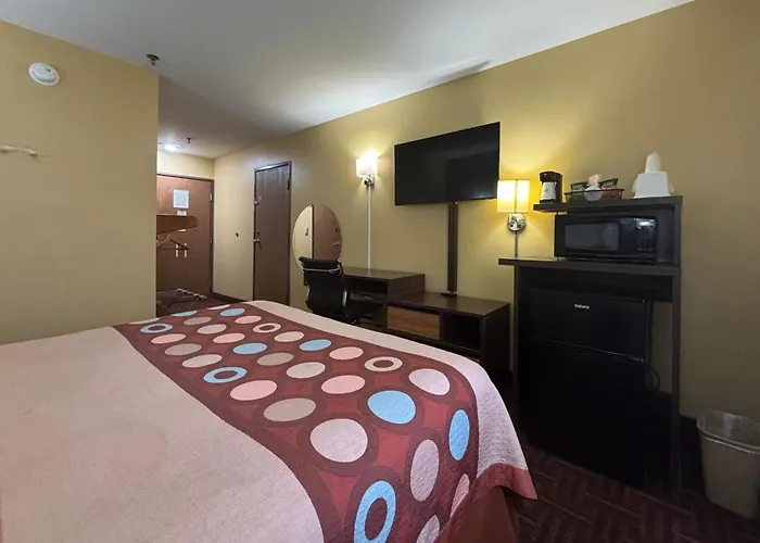 Super 8 By Wyndham Peoria
