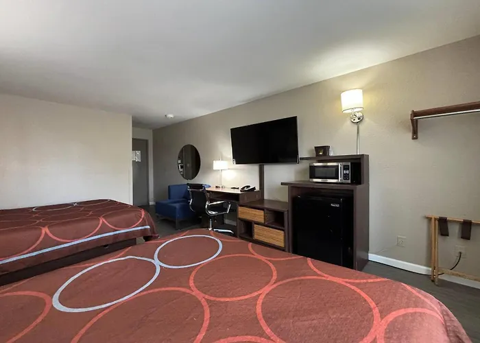 Amerivu Inn & Suites