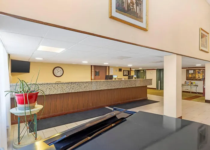 Clarion Hotel & Conference Center Lansing West