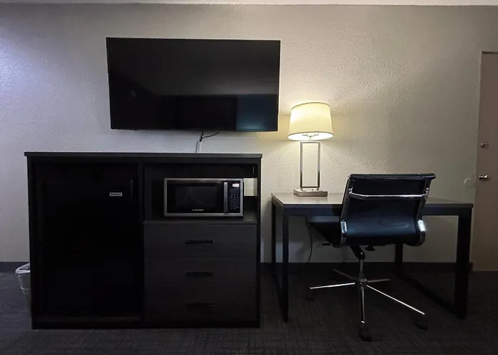 Super 8 By Wyndham Belleville St. Louis Area