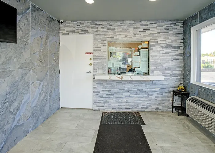 Hotel O Miami Inn & Suites Chicago Midway Airport