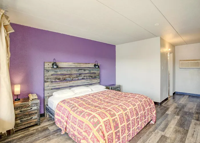 Hotel O Miami Inn & Suites Chicago Midway Airport