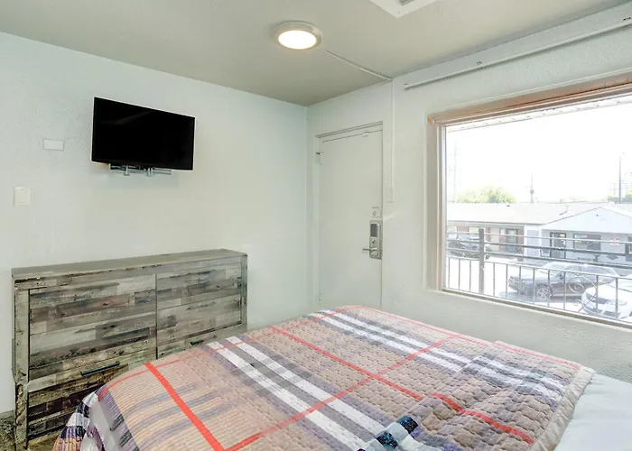 Hotel O Miami Inn & Suites Chicago Midway Airport
