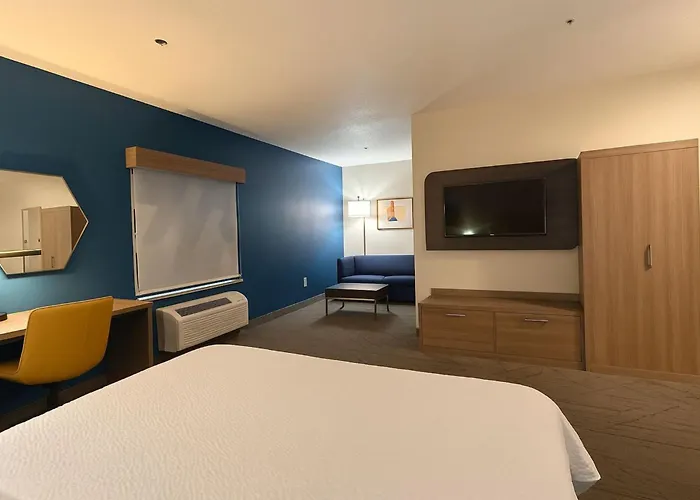 Holiday Inn Express & Suites Alliance By Ihg