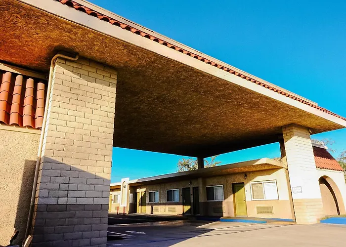 Tropic Lodge