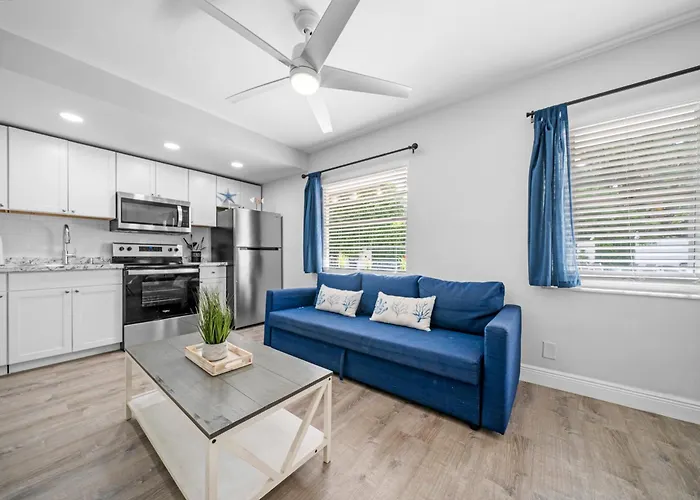 Beachside Gardens Apartments By Lowkl