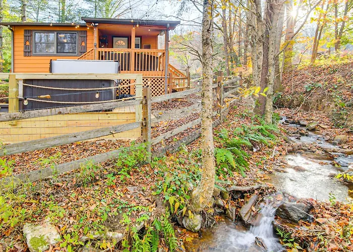 Hot Tub & Stone Fire Pit: Smoky Mountain Oasis!