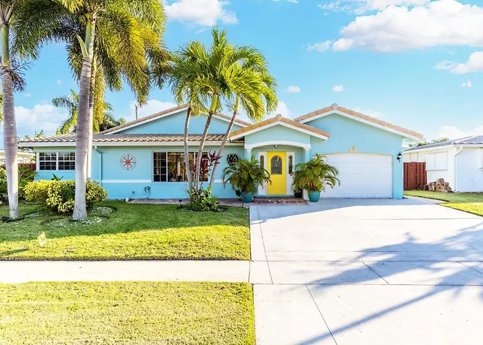 South Florida Spacious Oasis 4Br Retreat With 2 King Beds, Amazing Pool, Near Beaches