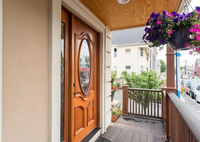 Chic 3Br & 2Ba Quincy House W Balcony, Garden, Laundry & Pet Friendly 383