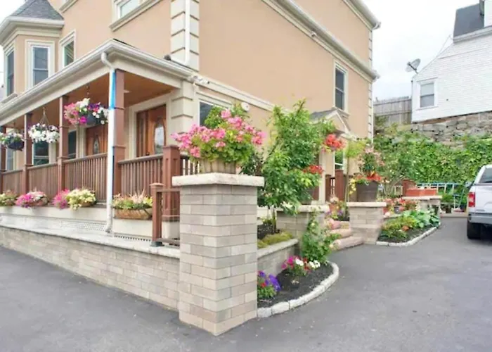 Chic 3Br & 2Ba Quincy House W Balcony, Garden, Laundry & Pet Friendly 383