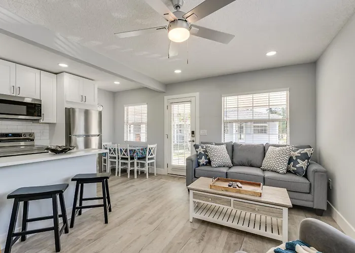 Walk To Gulf: Madeira Beach Condo W/ Patio