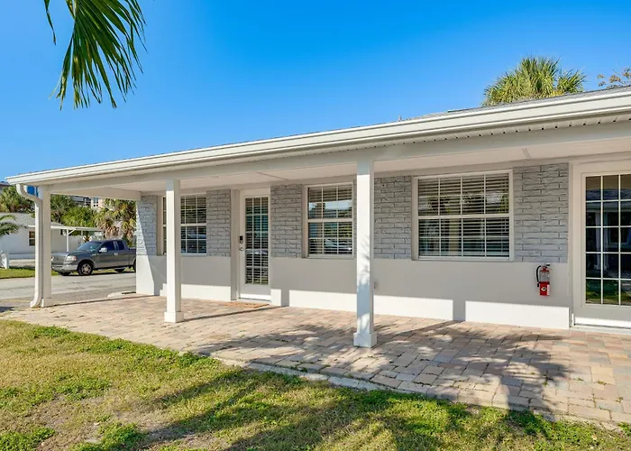 Walk To Gulf: Madeira Beach Condo W/ Patio