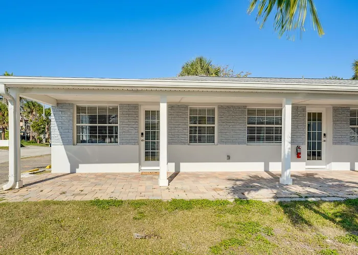 Walk To Gulf: Madeira Beach Condo W/ Patio
