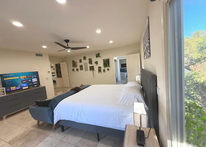 Hilltop Villa, Pool Oasis, Pickleball Court, Avocado Grove, Views