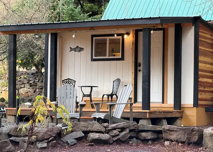 Umpqua'S Last Resort - Wilderness Cabins, Rv Park & Glamping