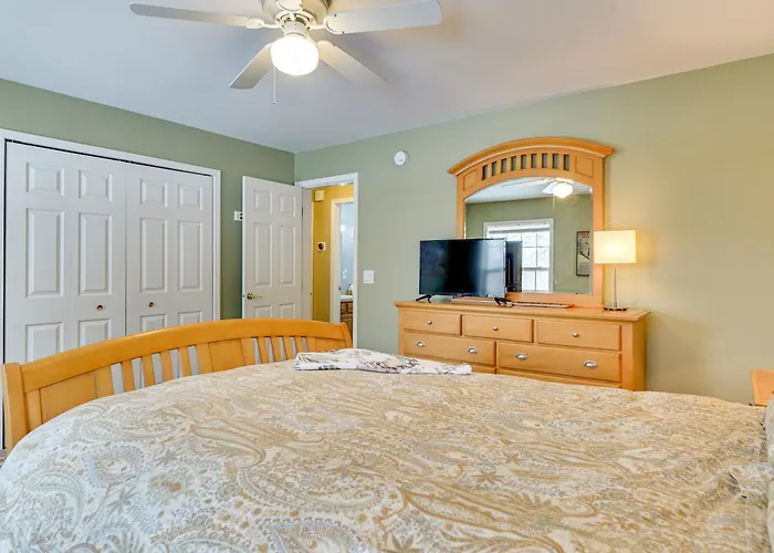 5 Mi To Mt Snow: West Dover Getaway W/ Hot Tub
