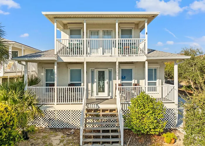 Vacation In This Gorgeous 2-Story Home! 3 Bedroom 3 Ba! Sleeps 8!