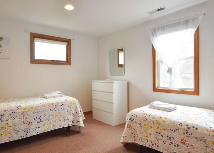 12215 - Beautiful Views Of Cape Cod Bay Access To Private Beach Easy Access To P-Town