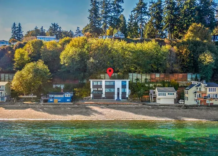Waterfront Haven With Spectacular View In Bainbridge