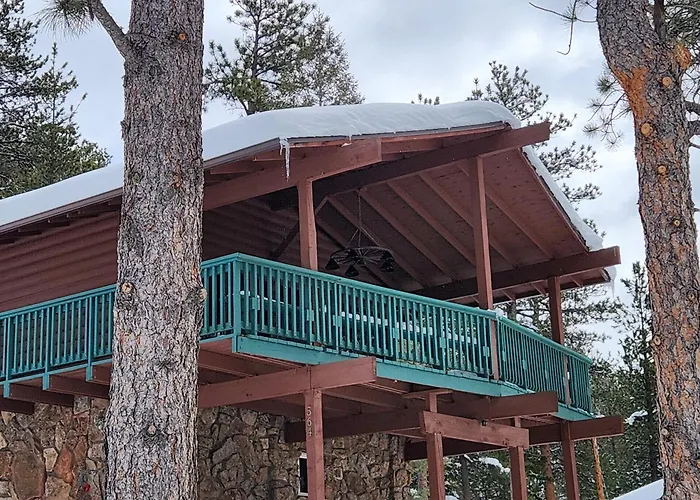 Cozy Mountain Home With Great Views, Deck & Wifi
