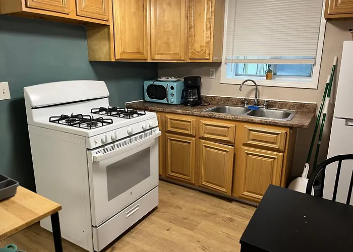 Cozy Apt Near Bu, Lourdes, Uhs