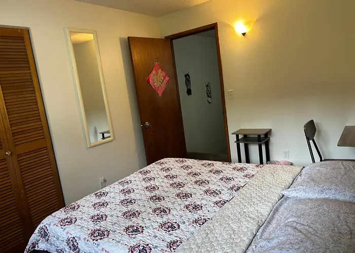 Gardenview Queen-Size Bedroom