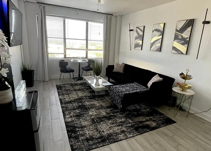 Luxe Skyrise Condo Downtown Jax