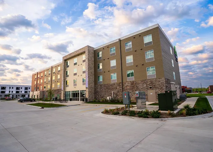 Holiday Inn Express & Suites Cedar Rapids Ne - Marion By Ihg