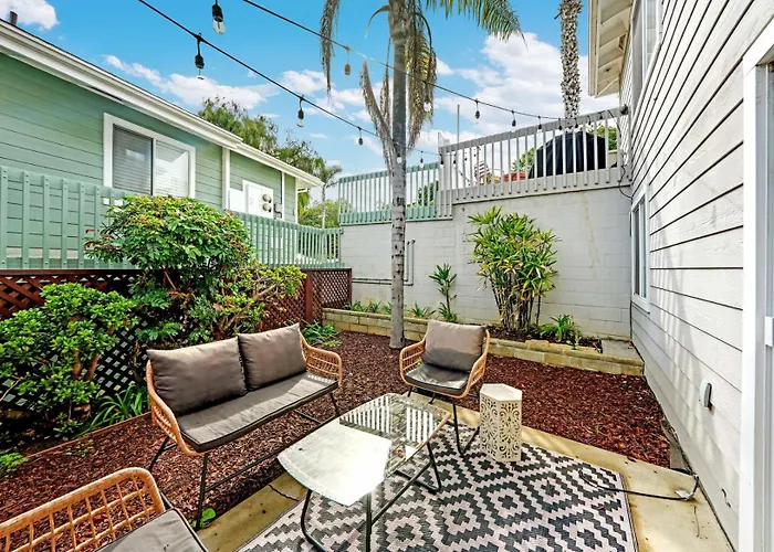 Beacons Beach Cottage
