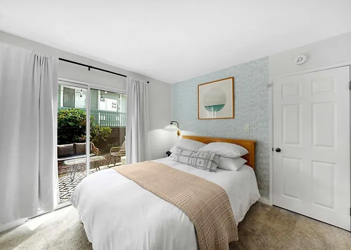 Beacons Beach Cottage