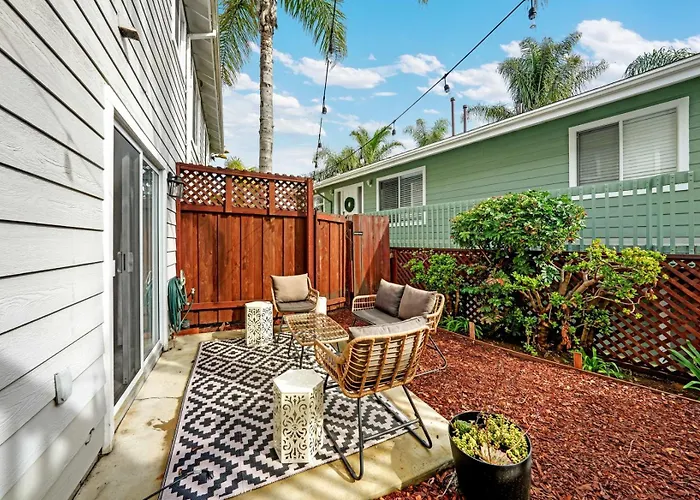 Beacons Beach Cottage