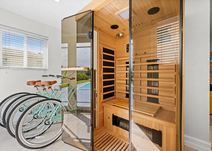 Casa Azul - Waterfront Villa With Pool & Dock