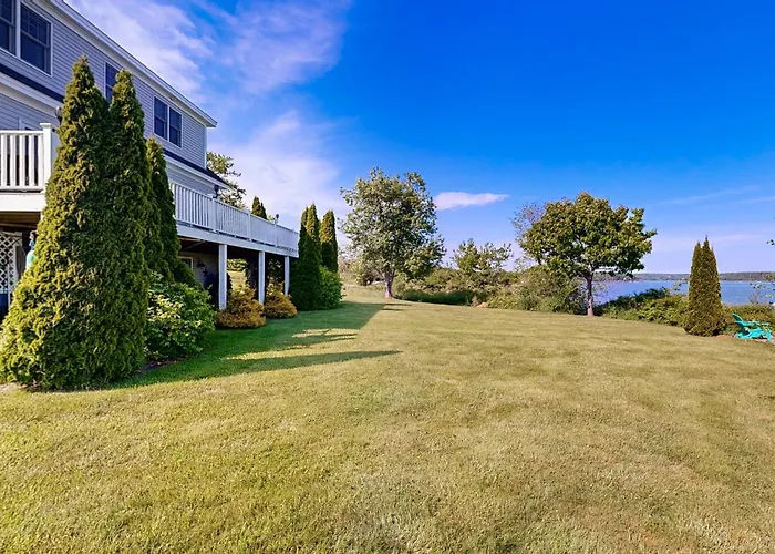 Oceanfront Home With Dock, Beautiful Deck & Firepit - Steps To The Beach