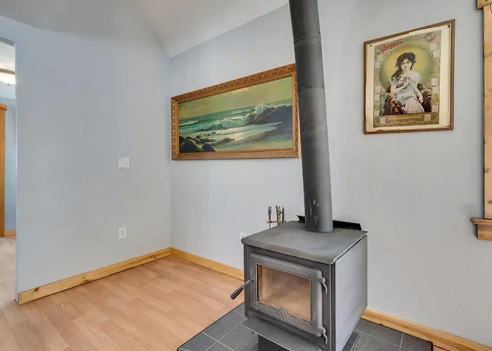 Secluded Washington Cabin Near Hikes & Lakes!