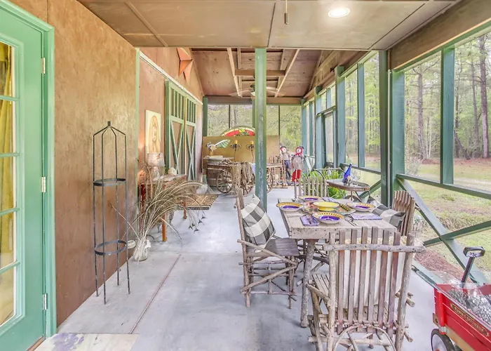 Tranquil Fairmont Studio W/ Patios - Pets Welcome!
