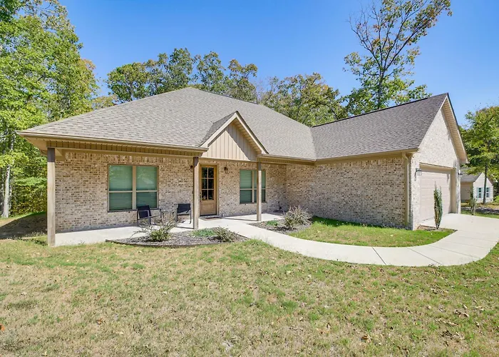 < 1 Mi To Lake Catherine: Home In Gated Community!