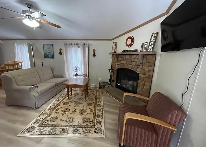 All Season Fun And Cozy Home In Island Falls, Me