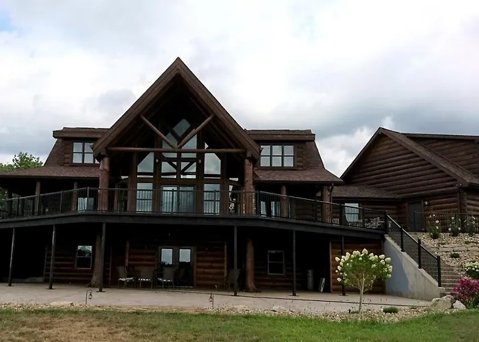 Stunning Private Cabin Getaway With Gorgeous Fireplace Near Quincy, Illinois