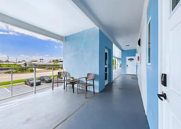 Stay, Park & Cruise! Modern Loft By Port -Unit 200